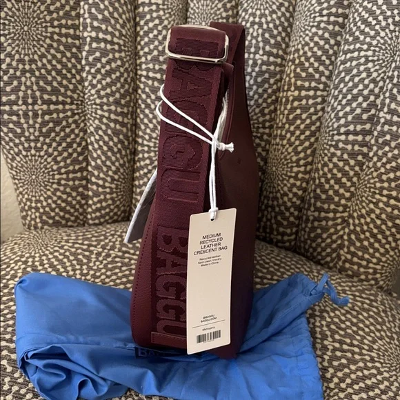 BAGGU Medium Recycled Leather Crescent Shoulder Bag Mahogany Burgundy NWT - Picture 9 of 14